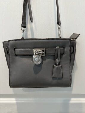 Michael Kors Hamilton Traveler Leather Messenger handbag